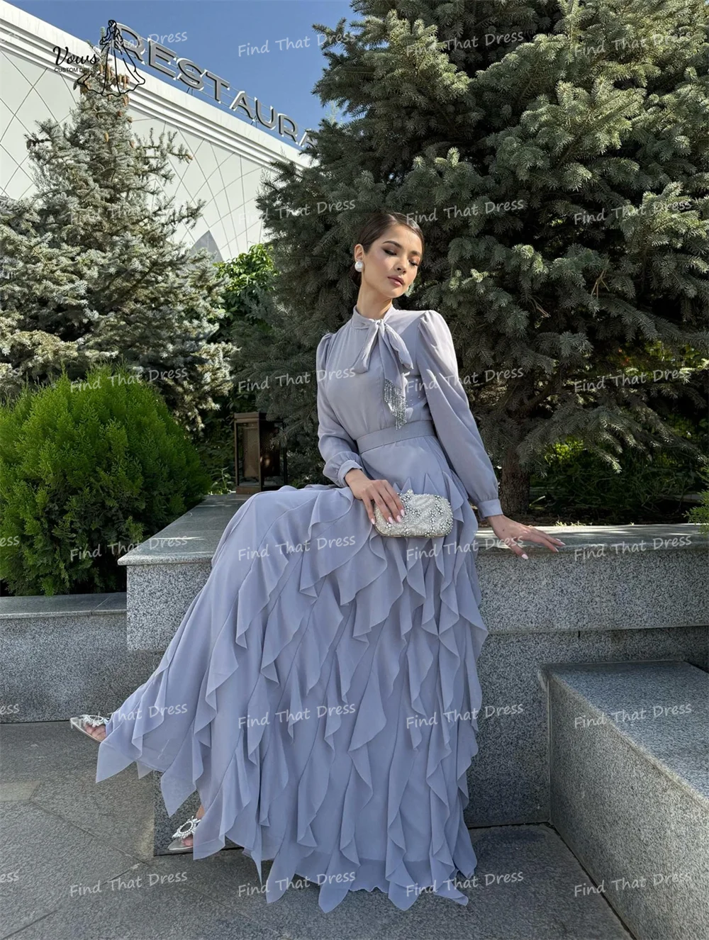 Op maat gemaakte elegante hoge hals gelaagde ruches A-lijn lange mouw avondjurk vloerlengte bruids feestjurk met strik vestidos