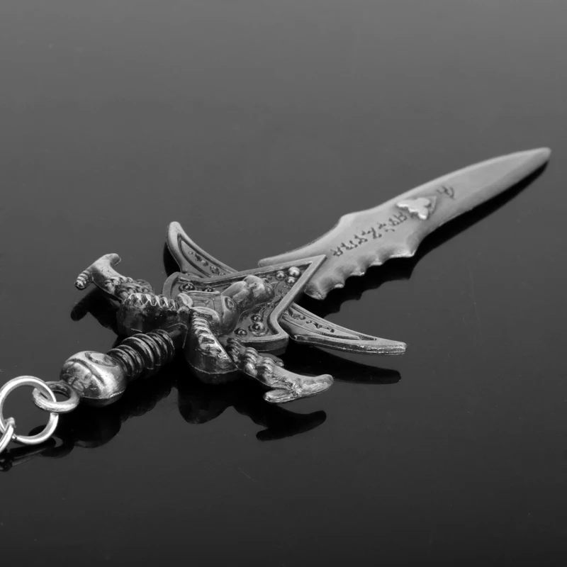 dongsheng WOW Game World of WarCrafts Keychain The Lich King Frostmourne Sword Weapon Dagger Metal Figures Keychain Key Ring