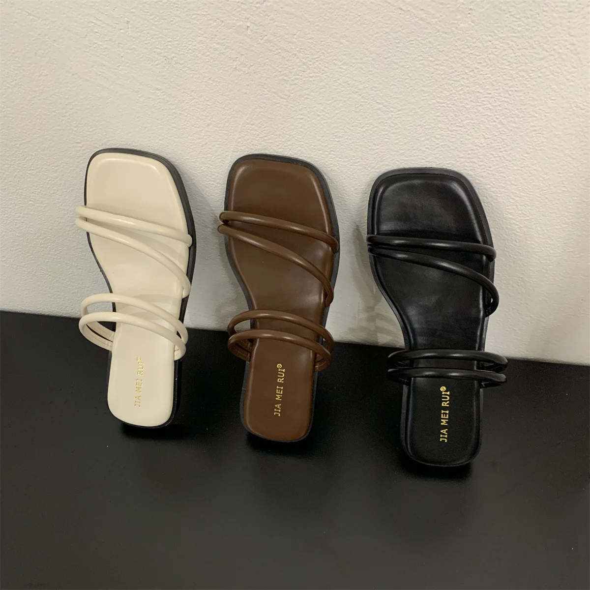 Women's Fashion Sandals Summer Minimal Casual Flat Slippers Outdoors Beach Ladies Elegant Dress Low Heel Slippers