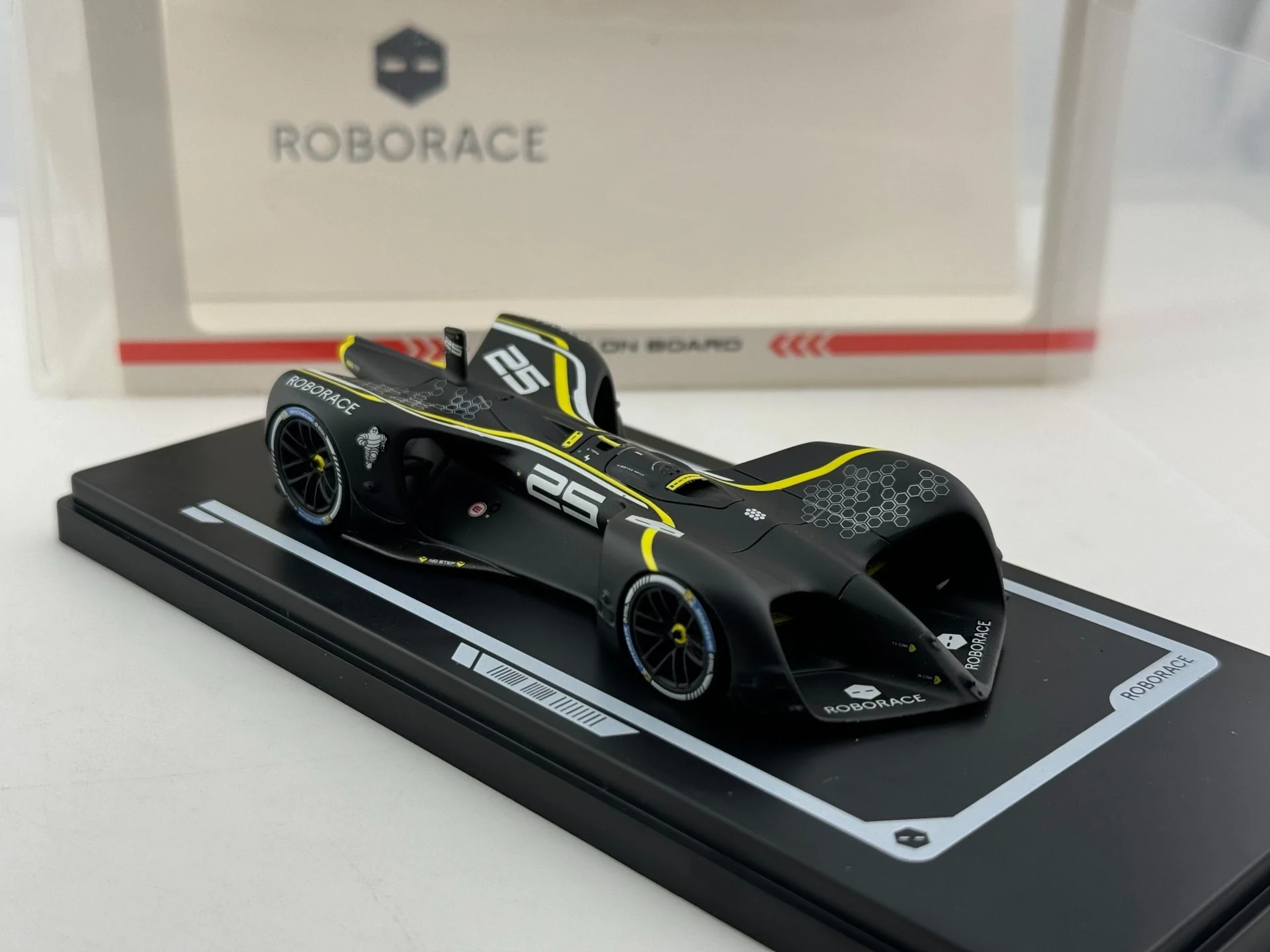 Diecast ROborace 1/43 Maßstab unbemannte Formel Racing Harz Auto Modell Sammlerstück Spielzeug Geschenk Souvenir Display Ornament
