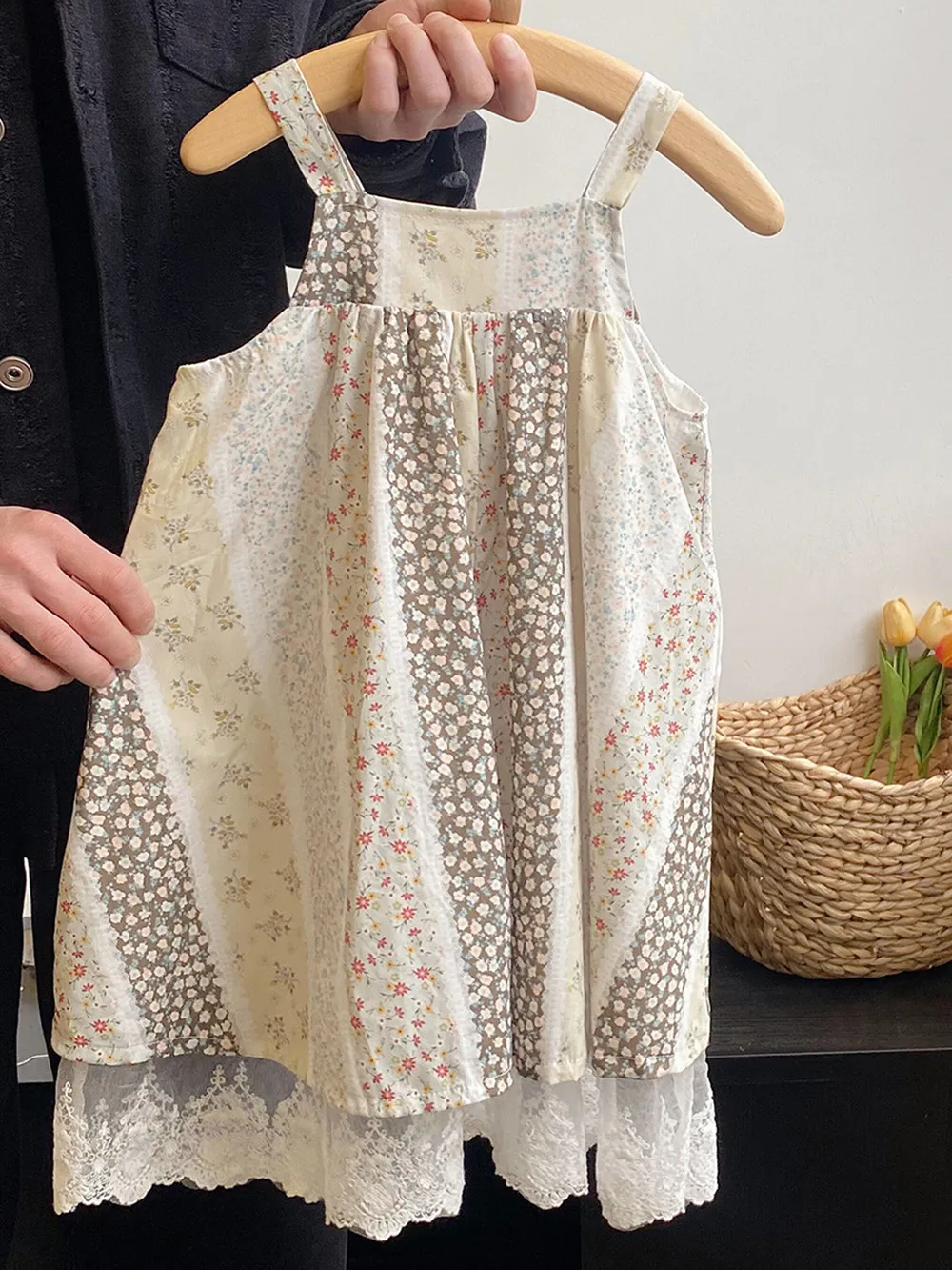 

Летнее платье без бретелек для девочек, детская одежда, платья в лесном стиле, комбинированная ткань, цветочный узор, кружевное платье с вставками.