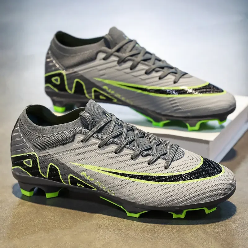 

Новые расцветки футбольных бутс, вдохновленные Роналду, для Чемпионата мира, с длинными шипами FG и шипами TF для искусственного газона, основная акция от производителя.