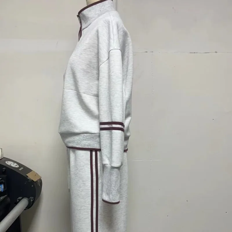 A New Casual Sportswear Set Featuring A Contrasting Color Stand-up Collar Hoodie Wide-leg Pants in A European and American Style