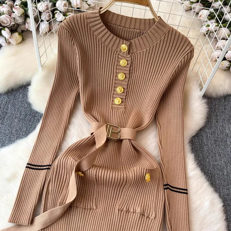 Autunno Inverno Moda Guaina Maglia Abito maglione Donna Bottoni in metallo a righe Tasche Cintura Con lacci Aderente Abiti midi