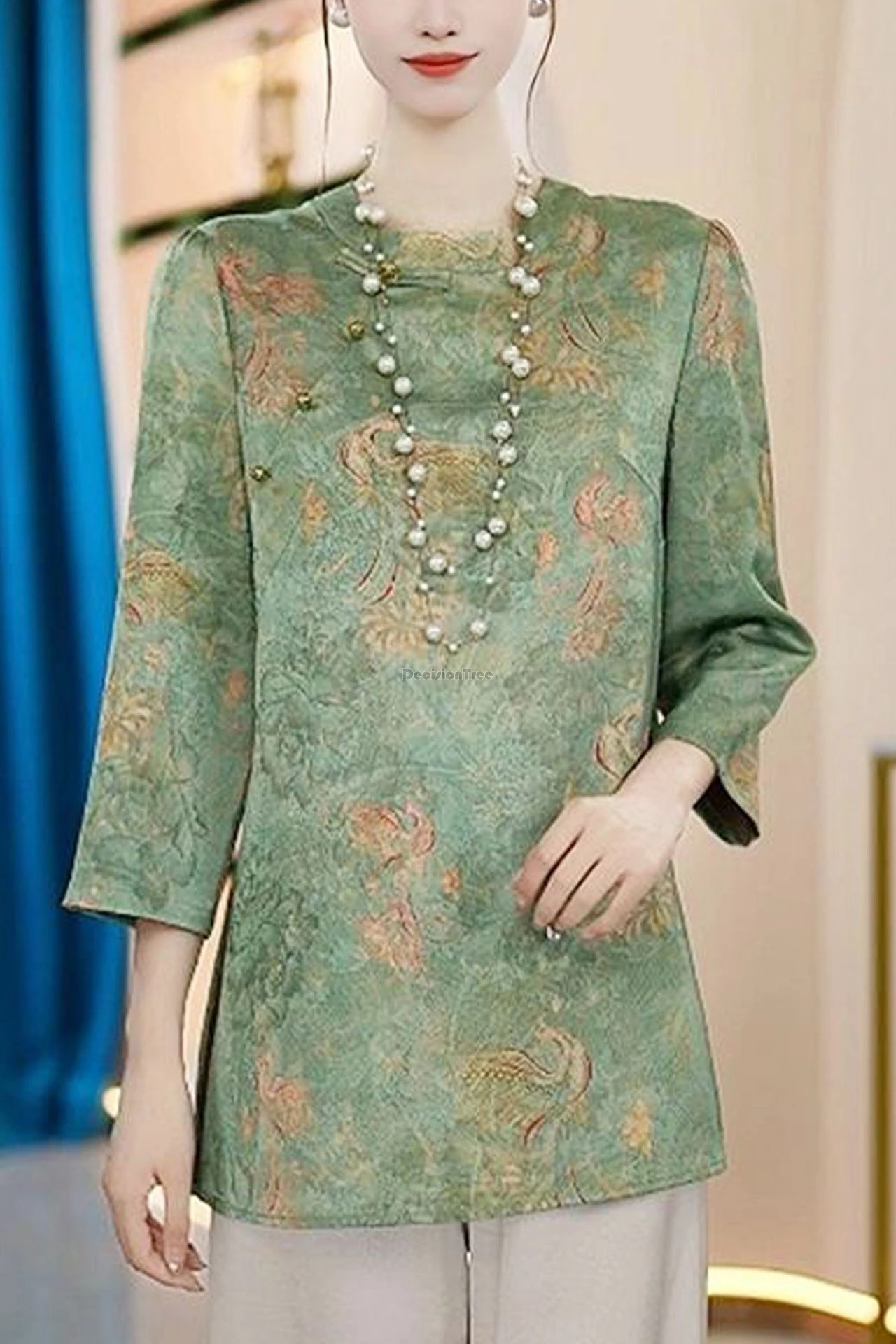 

2025 новая китайская улучшенная осенняя блузка Cheongsam в национальном стиле в стиле ретро средней длины, модный жаккардовый женский костюм Тан в стиле ретро, топ