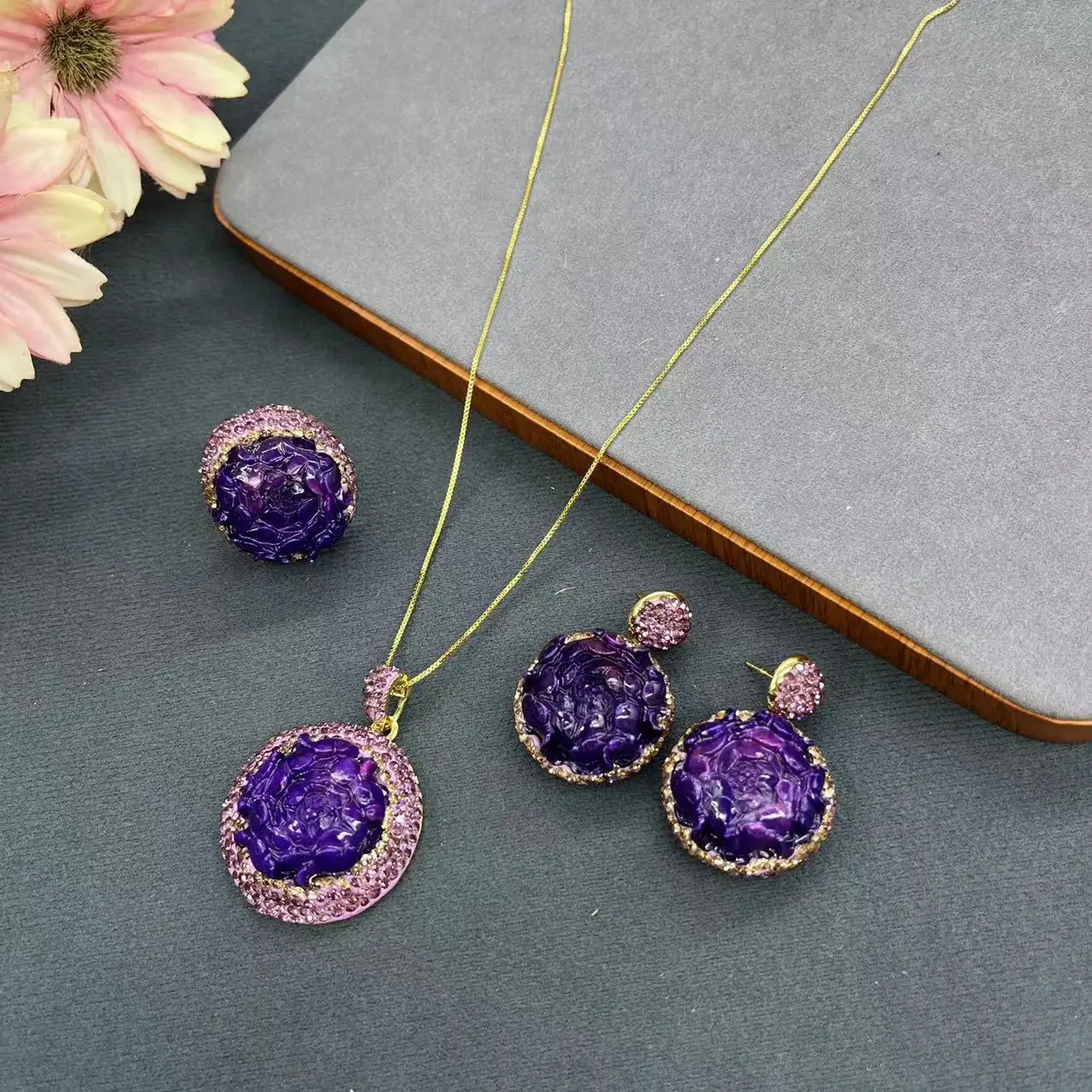 

Ore Internet celebrities same purple inlaid three-piece set antique flower-shaped niche set pendant necklace earring ring