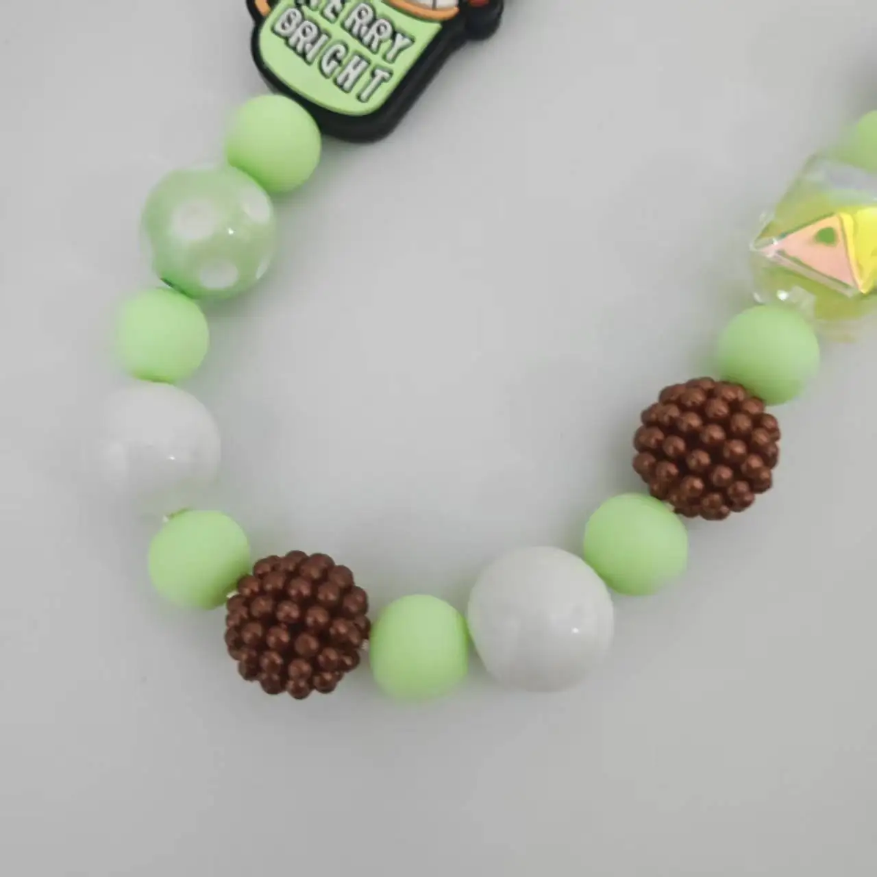 3-Farben-Kombinations-Design-Halskette für Kinder, modische Kinder, Lebkuchenmann mit Kaffeetasse, handgefertigte Weihnachts-Halskette