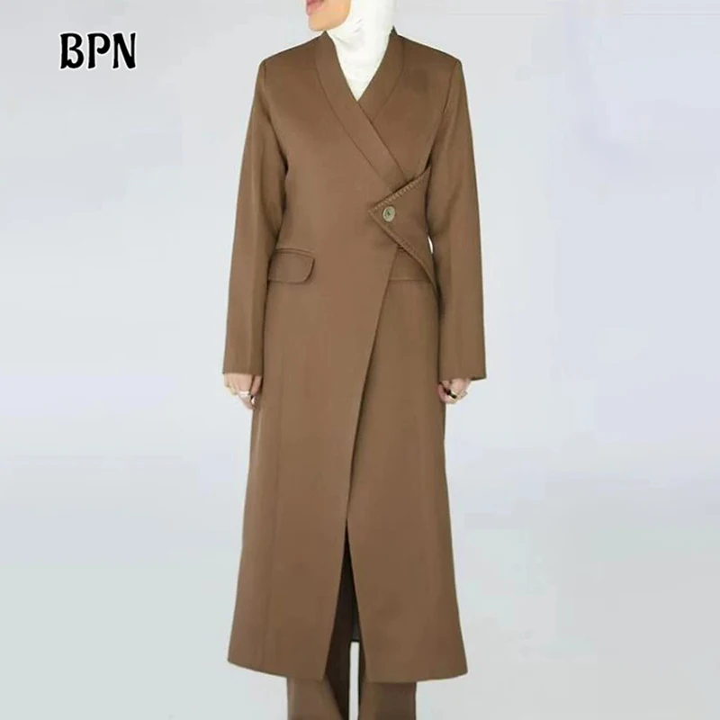 

BPN Solid Patchwork Pockets Slimming Trench For Women V Neck Long Sleeve Spliced Button Temperament Coats Female Fashion Style