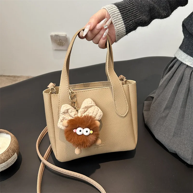 

Fashionable and Versatile Trendy Handbag for Women, 2025 New Handbag, High-end Texture Retro Commuting Crossbody Bags