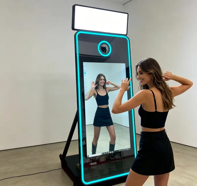 High Resolution 32 43 Inch Magic Mirror Camera Booth Touch Screen with Aviation case Photo Booth for Wedding Party