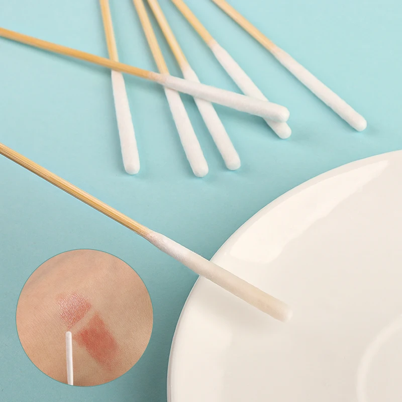 30 個使い捨てまつげエクステンションクリーンメイクブラシ木製マイクロバッド綿棒糸くずの出ないまつげエクステンション接着剤除去ツール