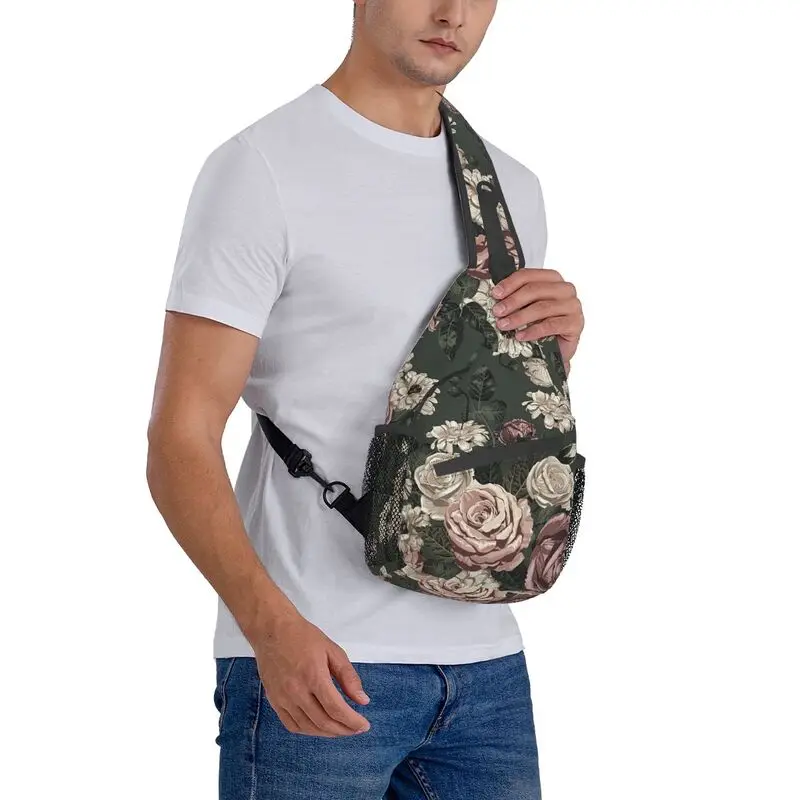 Vintage rosas delicadas padrão Sling peito saco personalizado flor Floral ombro Crossbody mochila para homens viagens caminhadas Daypack