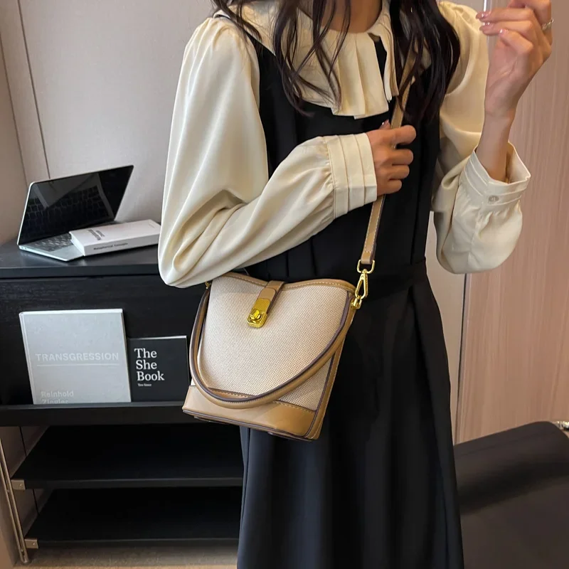 

2024 Fashion Trend New Women's Bag, Fashionable and Versatile Crossbody Bag,High-end Niche Design, Exquisite Portable Bucket Bag