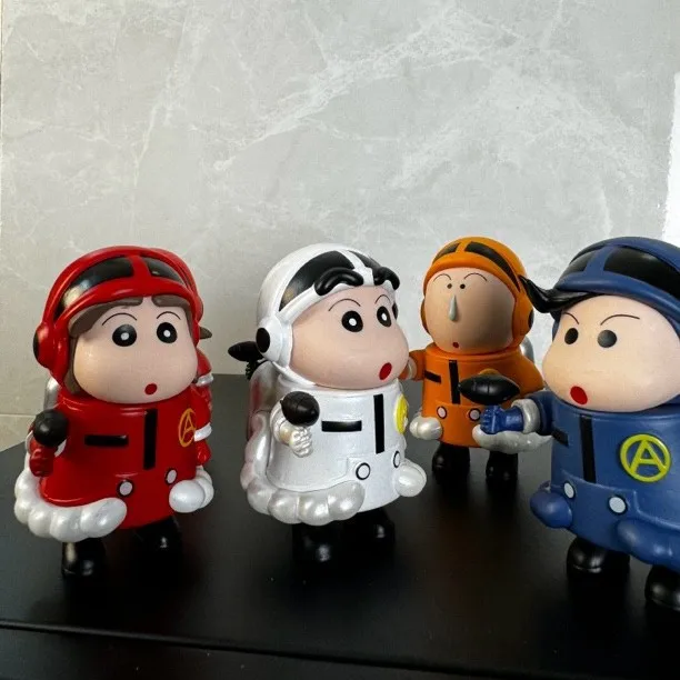 ฟิกเกอร์การ์ตูนชินจัง ชุดนักบินอวกาศ 6 ตัว/ชุด ของเล่นตกแต่งรถยนต์ ของสะสมสำหรับเด็กและแฟนคลับ