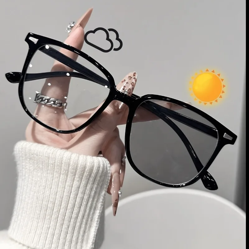 Light Sensitive Color Changing Fashionable Glasses Suitable for Daily Usesuitable for All Genders