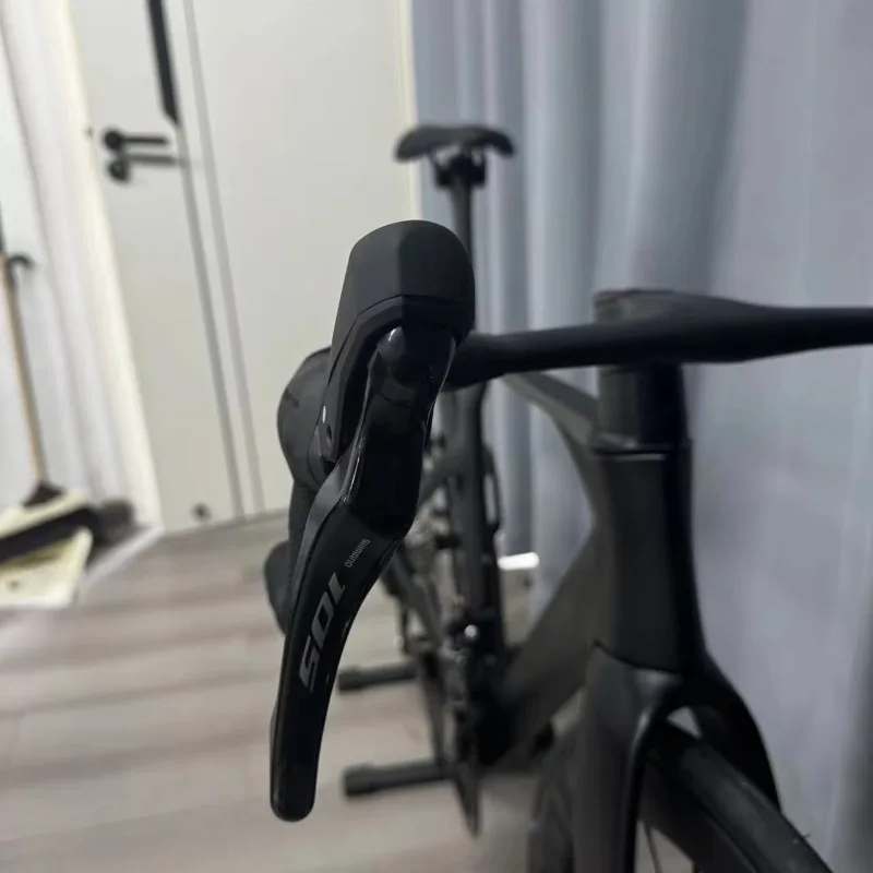700C 105 24S Carbon Fiber Aero Road Bike Hydraulic Disc Brake Racing Bicycle For Men Women Adult Road Racing Cycling