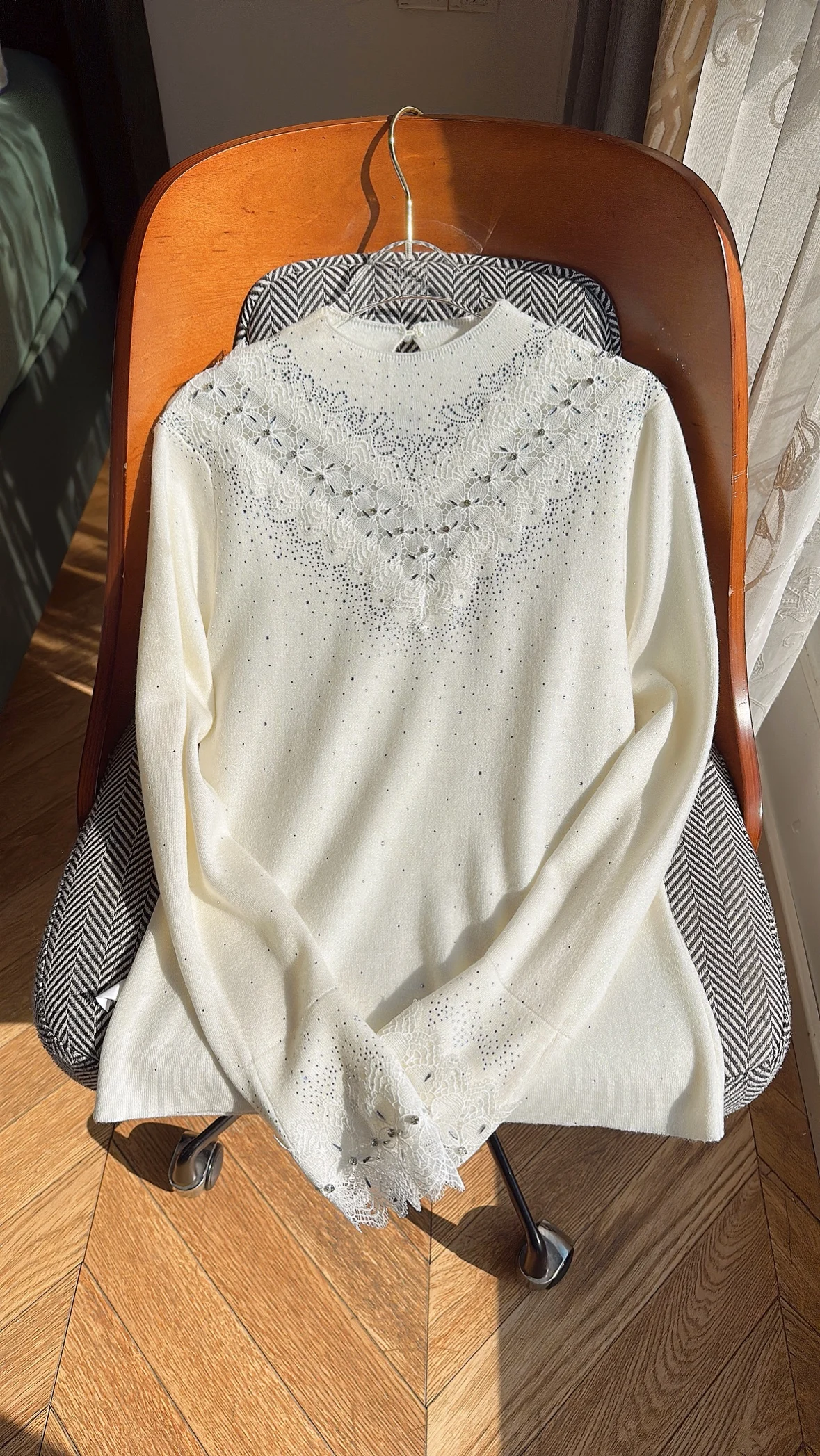 

Элегантный шерстяной свитер с кружевными вставками, удобный для повседневной носки, с круглым вырезом, длинными рукавами, вязаный, для женщин