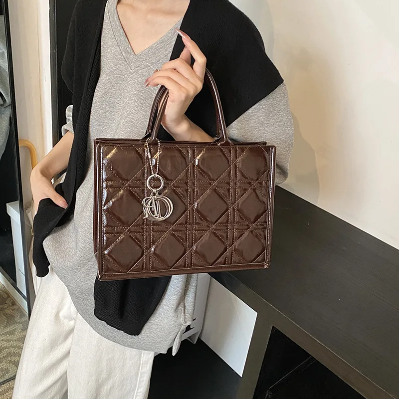 

2025 Stitched Tote Bag for Women, Stylish Shoulder Purse with Textured Leather, Spacious Crossbody Handbag