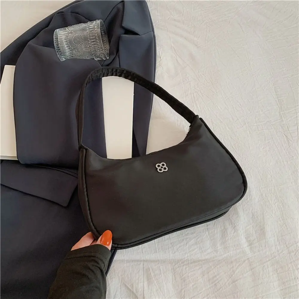 

Portable Korean Style Nylon Underarm Bag Pure Color Large Capacity Oxford Cloth Shoulder Bag All-match Simple Handbag Travel