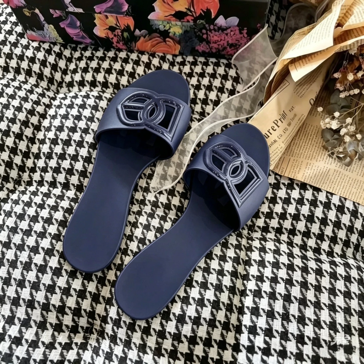 Top Women's Sandals Famous Design Comfortable Arch Support Flat Shoes Women's Casual Sandals for Going Out One-Strap Summer Slip-Ons Anti-Fruit Jelly Beach Non-Slip Flats - view 3