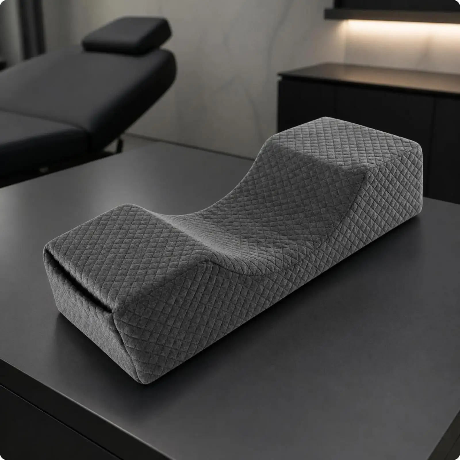 Compact Velvet Eyelash Pillow Cushion for Professional Spa Workstations and Home Studio Beauty Procedures