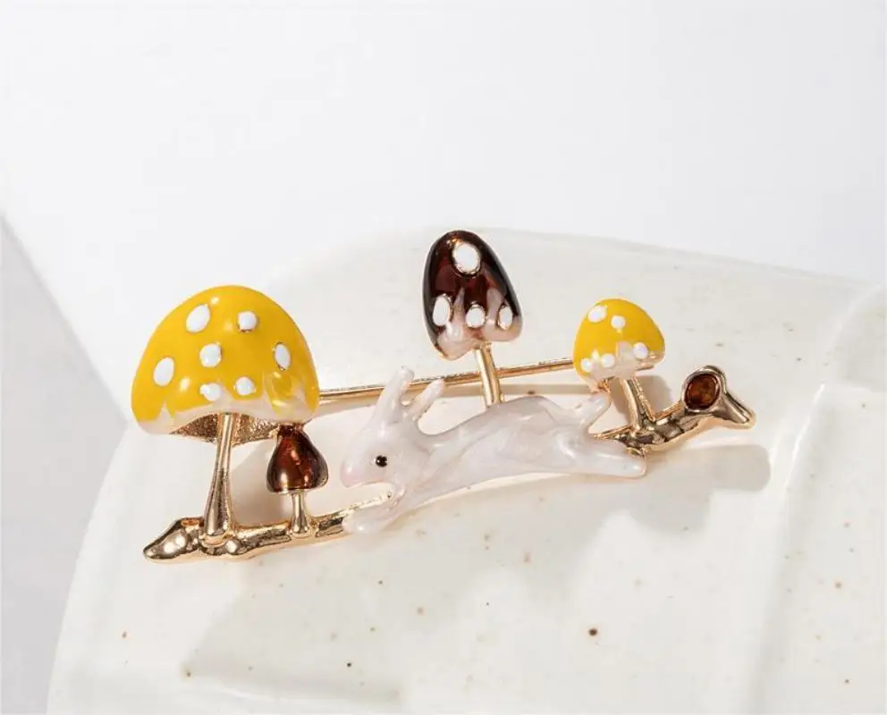 Fashion Cute Rabbit Mushroom Brooches Alloy Drip Oil Animals Plant Brooch Pins For Women Versatile Office Casual Jewerly Gifts