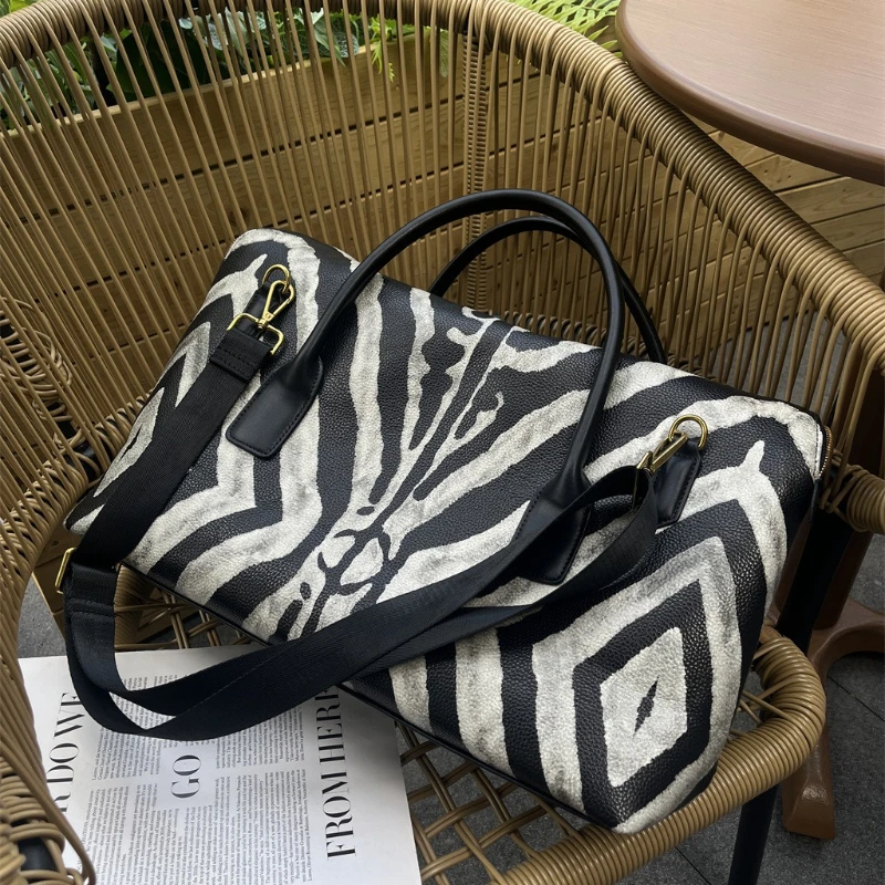 مصمم حقيبة يد فاخرة المرأة 2025 موضة جديدة زيبرا المشارب سعة كبيرة حقيبة سفر عالية الجودة الجدة حقيبة كتف أنيقة #3