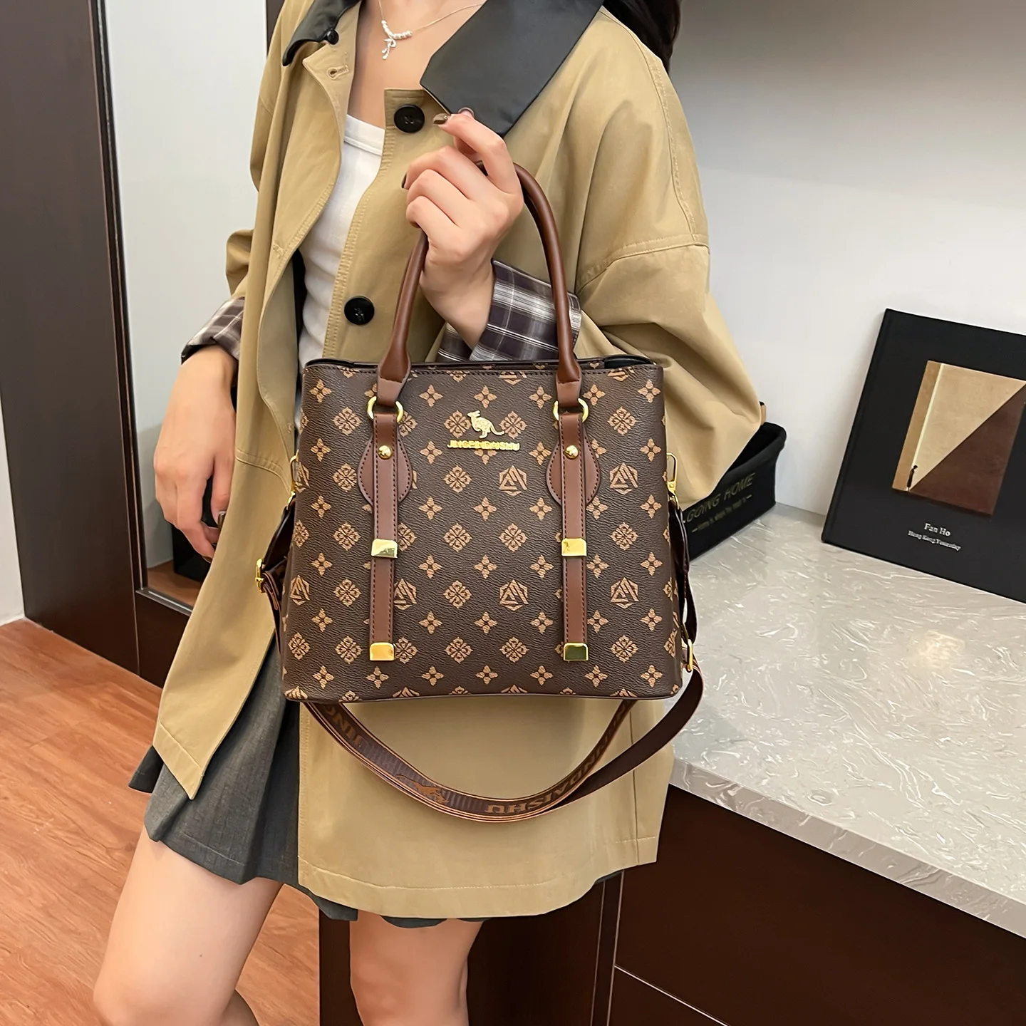 

Редкая нишевая винтажная сумка 2025 года! Трансформируемое плечо/через плечо! Ретро-фурнитура + элегантная атмосфера! Обязательство для законодателей моды