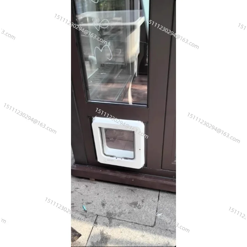 

Electronic Induction Dog Cat Door Automatic Smart Pet Safe Door Cat Flap with Microchip Sensor Controllable Direction Cat