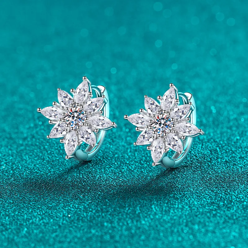 Elegant PT950 Platinum Moissanite Stud Earrings for Women, Personalized Trendy Flower Sweet Diamond-studded Ear Clamps