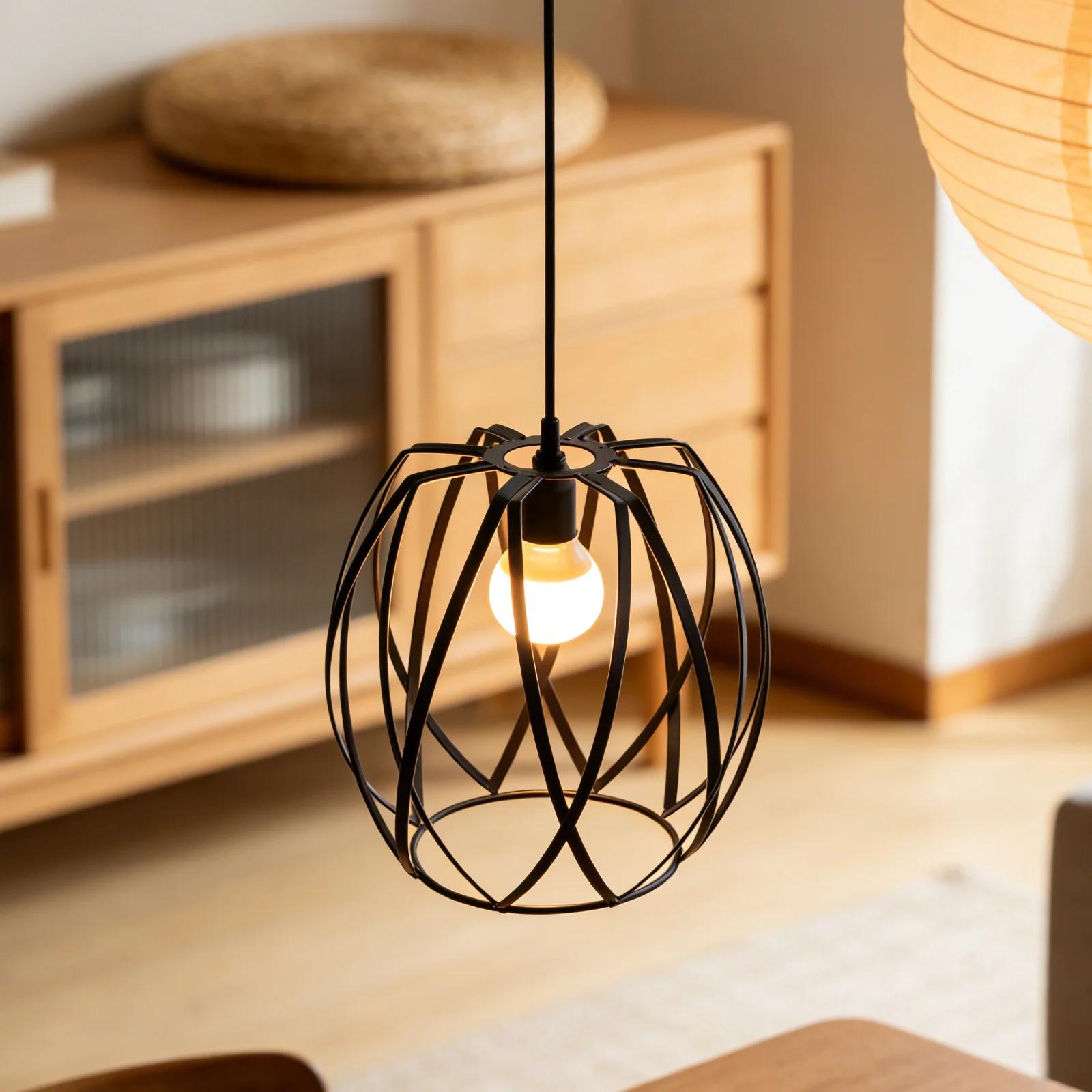 

Retro Metal Pendant Lamp Shade Iron Hanging Light Cover Hollow Out Vintage Lampshade Ceiling Light Shade Cage Black Lamp Shades