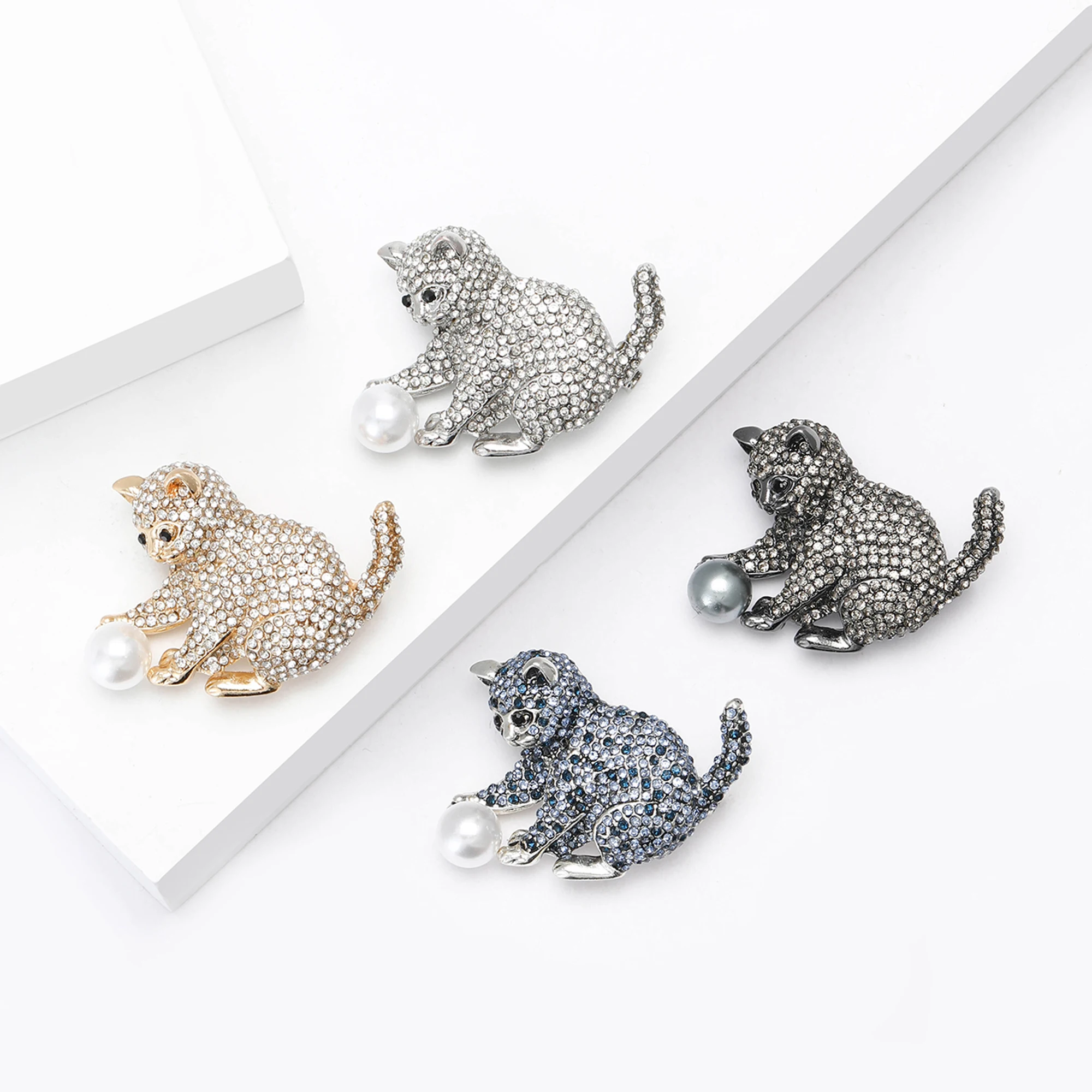 Beaut & Berry دبابيس قطة فاخرة من حجر الراين للنساء للجنسين دبابيس حيوانات لؤلؤية للأصدقاء هدايا الحفلات وإكسسوارات مجوهرات الولائم
