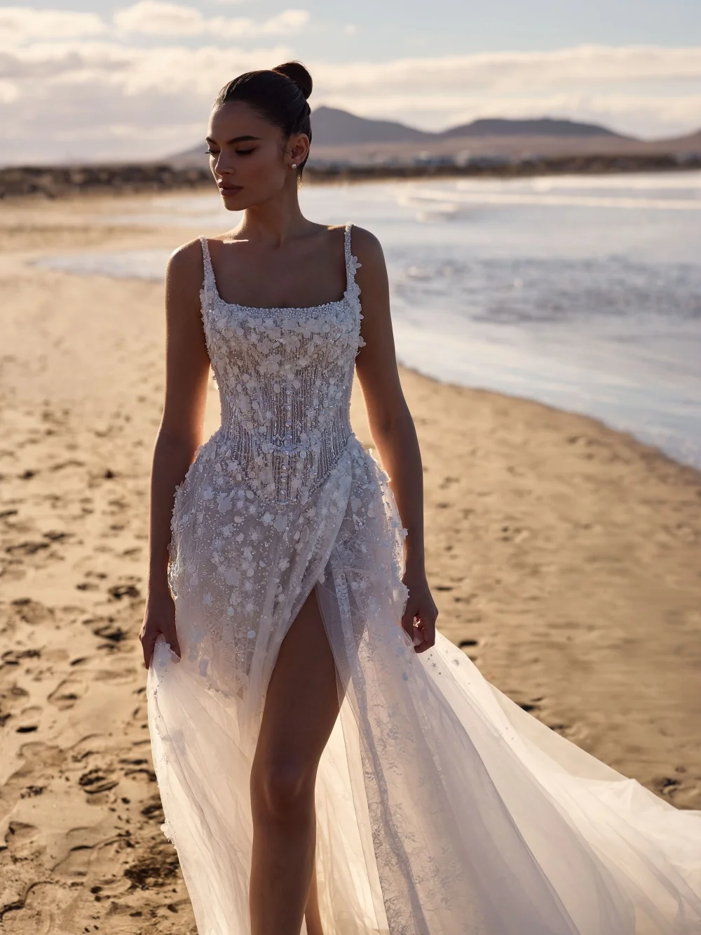 Beach Bohemian Square Neck Wedding Dress 2026 Beaded Tulle Bridal Gown Split Hem Sweep Train Floor-Length Bridal Dress robe de m