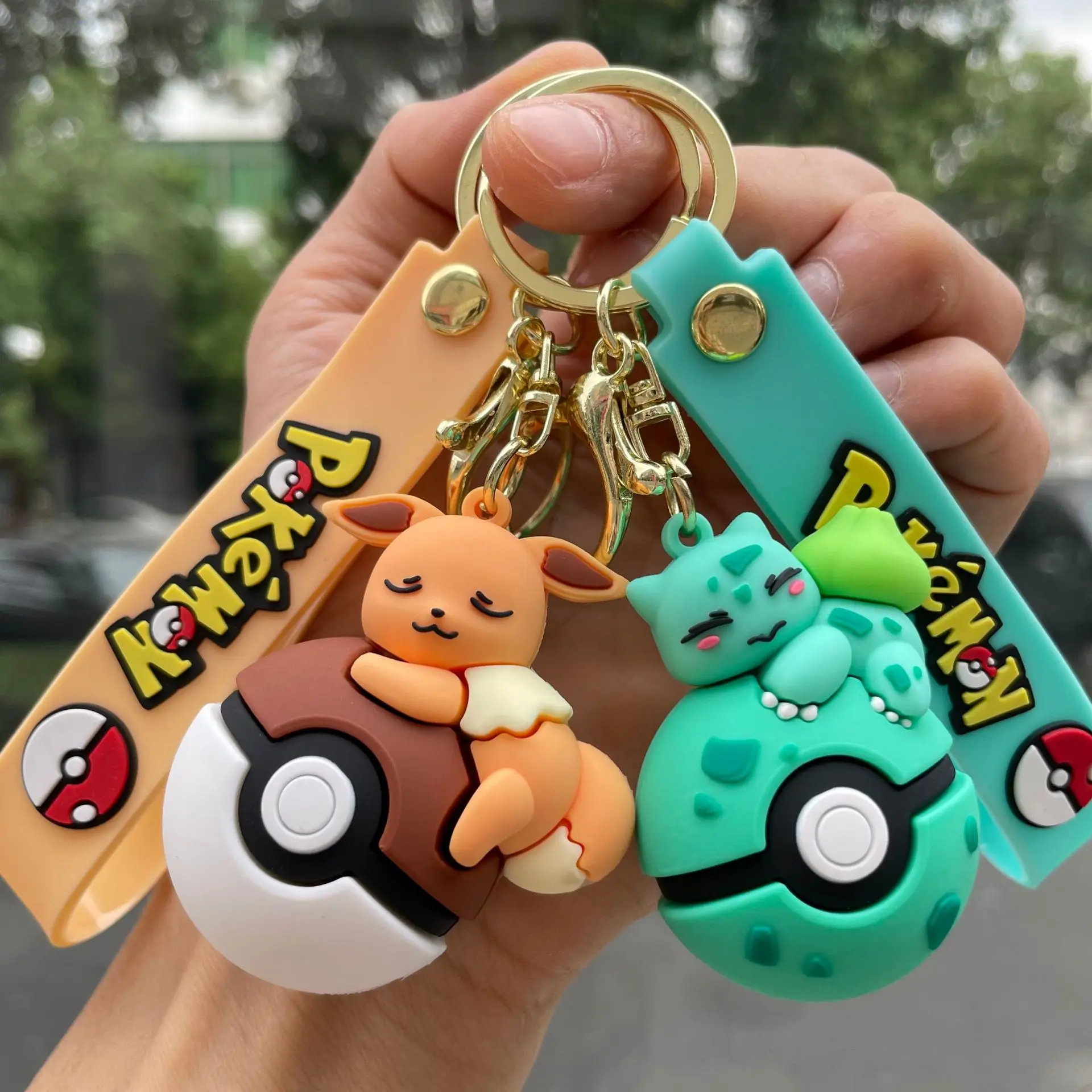 Nuevo llavero de Pokémon con Pikachu y Poké Ball, bonito llavero de Pokémon, llavero para hombre y mujer, máquina expendedora de muñecas, regalo al por mayor
