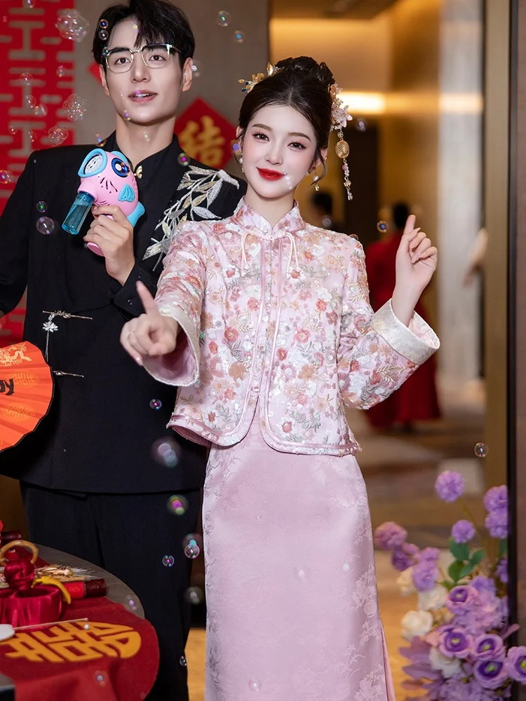 

Новый розовый китайский комплект одежды для женщин: наряд для свадьбы, церемонии возвращения домой и праздничного ужина. Элегантный женский наряд.