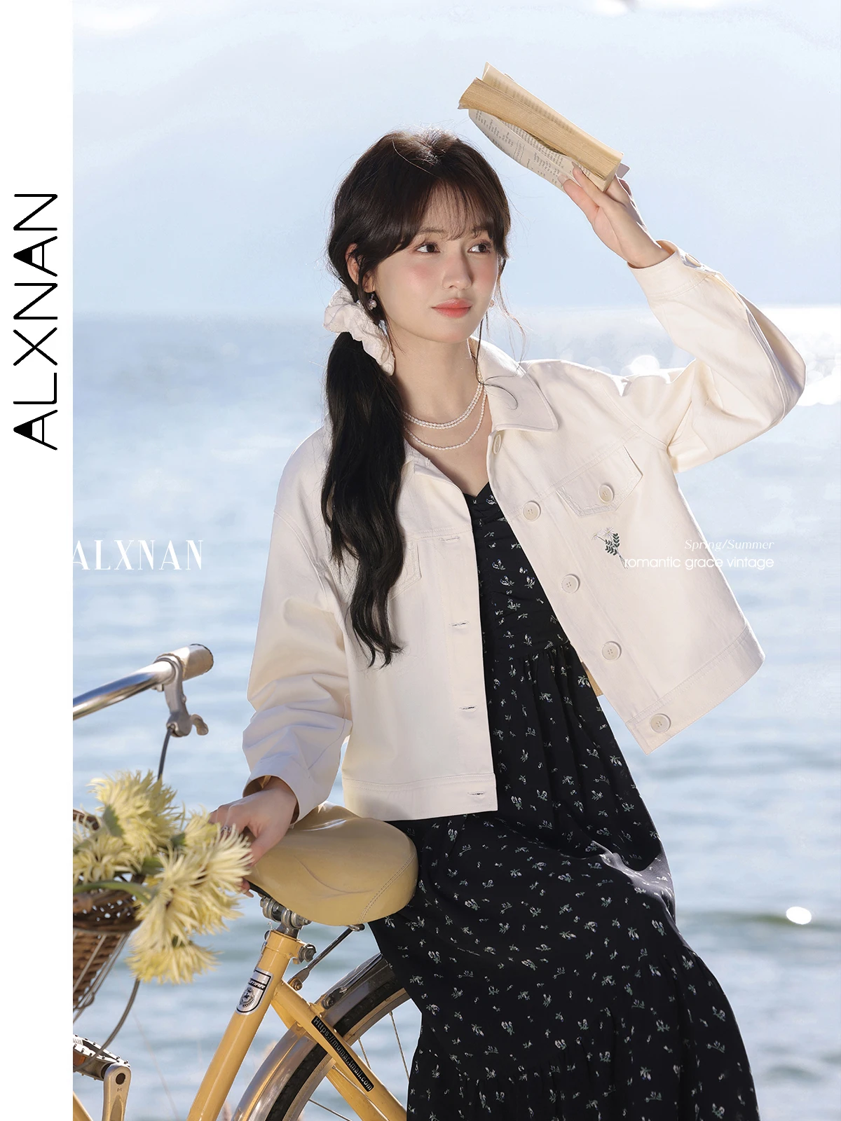 

ALXNAN Apricot Denim Short Jacket Women Casual Loose Versatile Coat Spring Lapel Daisy Embroidery Design Long Sleeve Top L52996