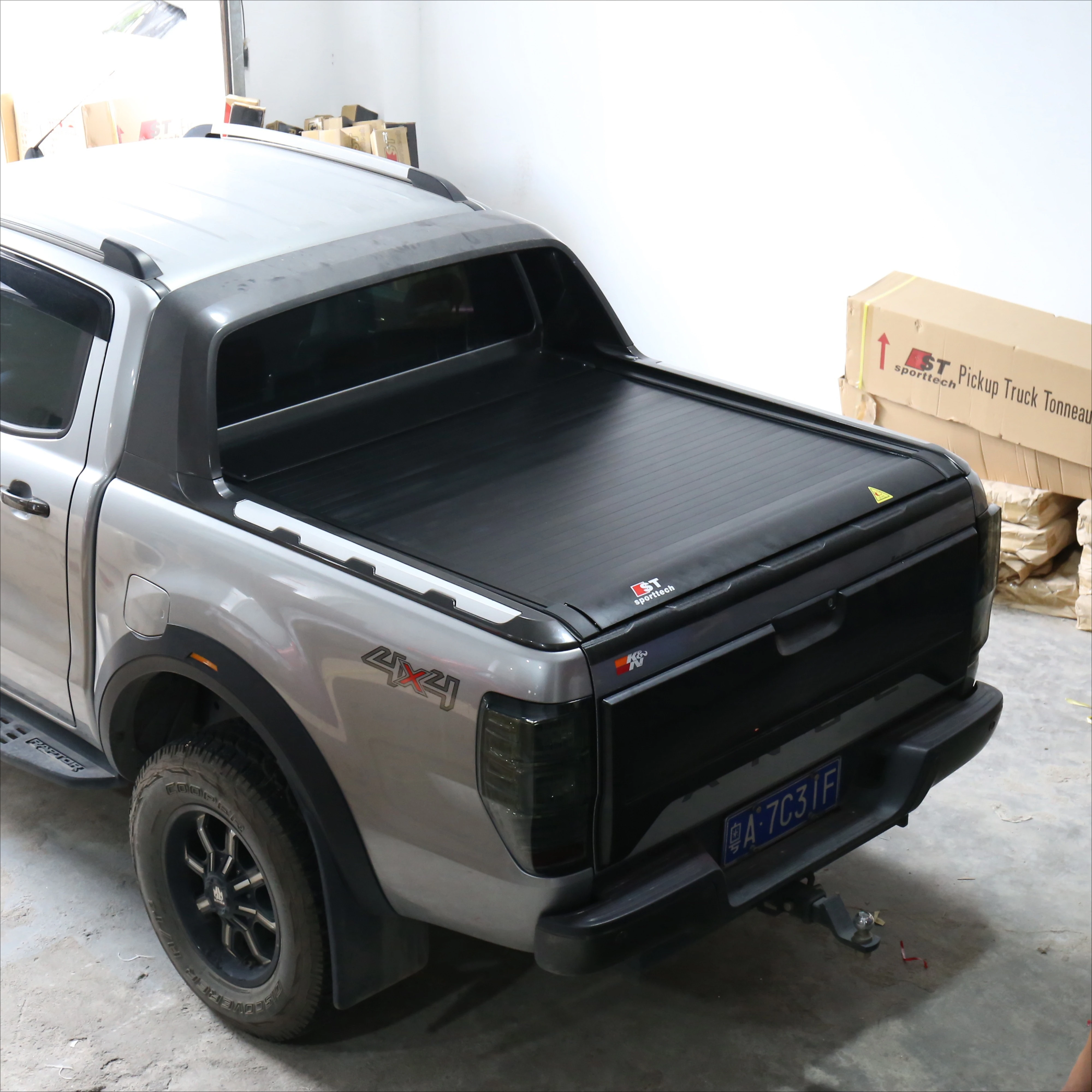 4x4 Car Accessories Vehicles Hard Truck Bed Waterproof Tonneau Electric Cover for Ssangyong