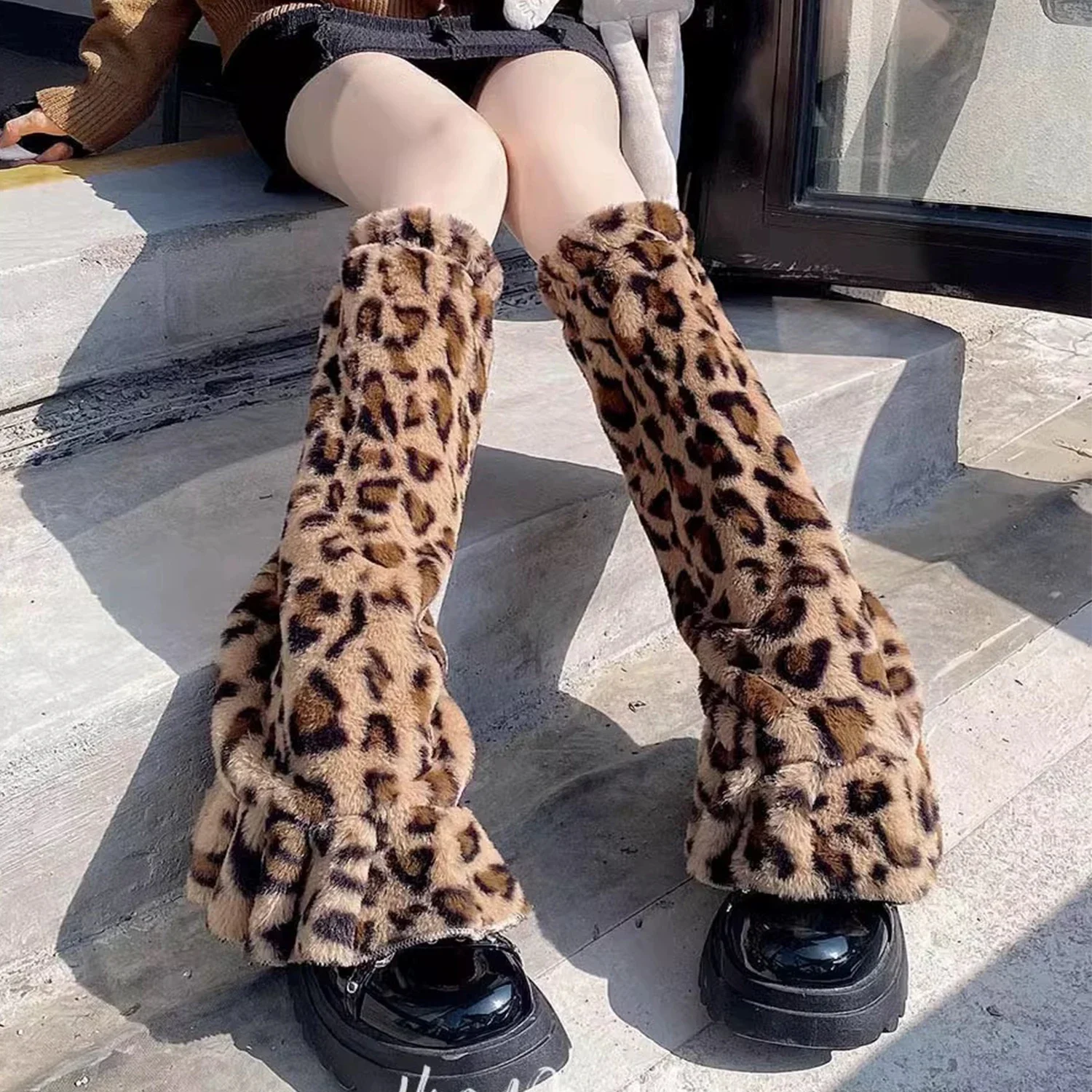 ผู้หญิง Harajuku Plush ขาอุ่น Gothic Punk Vintage Leopard สัตว์พิมพ์เท้าแขน Ruffled Hem เข่าถุงเท้าสูง