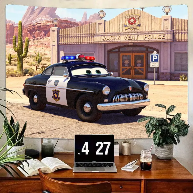 

1 шт. гобелен Disney Pixar Cars Sheriff Police Car, настенное искусство из анимационного фильма для декора детской комнаты для мальчиков, сцена вокзал полиции пустыни