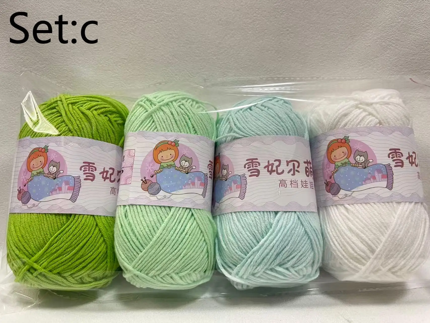 4 Stück bunte Milch-Baumwollgarn-Kugeln, 4 Stränge gekämmtes Baumwollgarn, weich und pillingfrei, handgefertigtes DIY-süßes Puppengarn für Babys