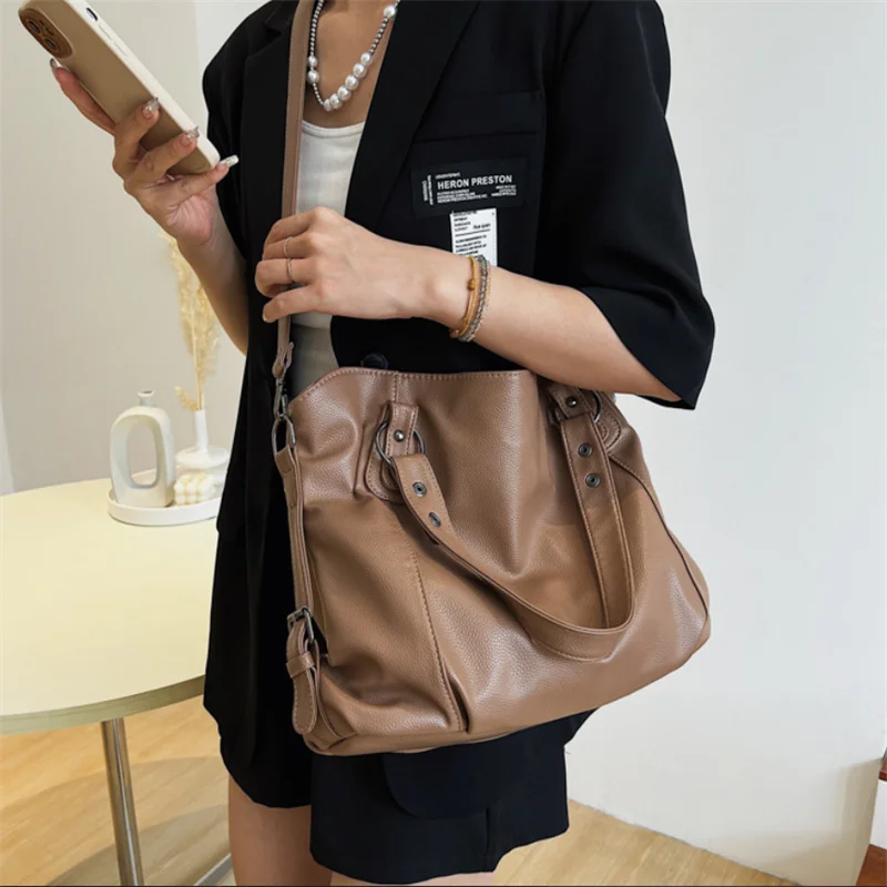 Female Large Crossbody Bag Black Oil Wax Leather Ladies Casual Shopper Tote Handbags Chic Wide Strap Women\'s Zipper Shoulder Bag