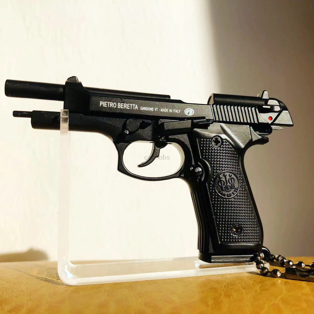 Alloy 1:3 92F Pistol Model Holiday Party Gifts Memorabilia Detachable Toy Gun Ornament Home Decoration Crafts Pendant Keychain