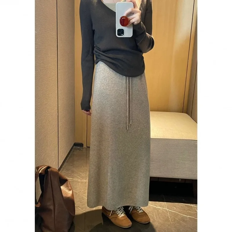 Jupe tricotée amincissante, Simple et polyvalente, taille élastique, cordon de serrage, Tube droit, fente, taille haute, automne et hiver 2025