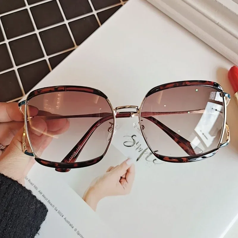 Fashion Square Sunglasses Women Vintage Big Frame Decoration Cool Sun Glasses Ladies Casual Girls Eyewear UV400 Lentes De Sol