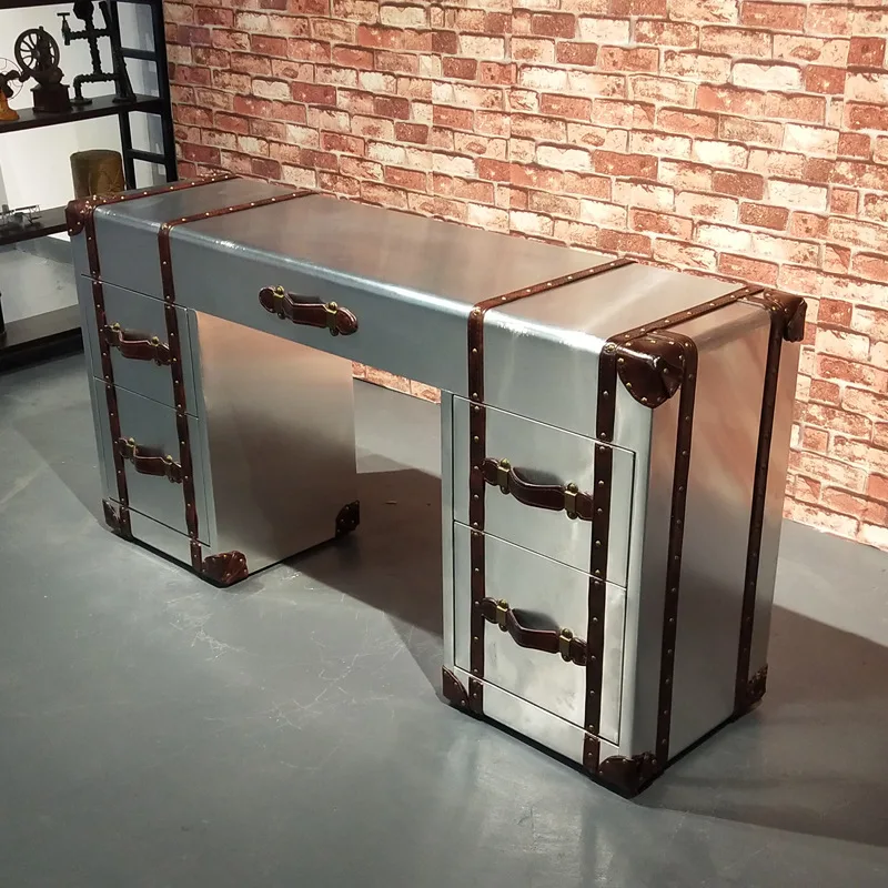 Creative desk industrial style personalized design computer table retro rivet hotel e-sports table