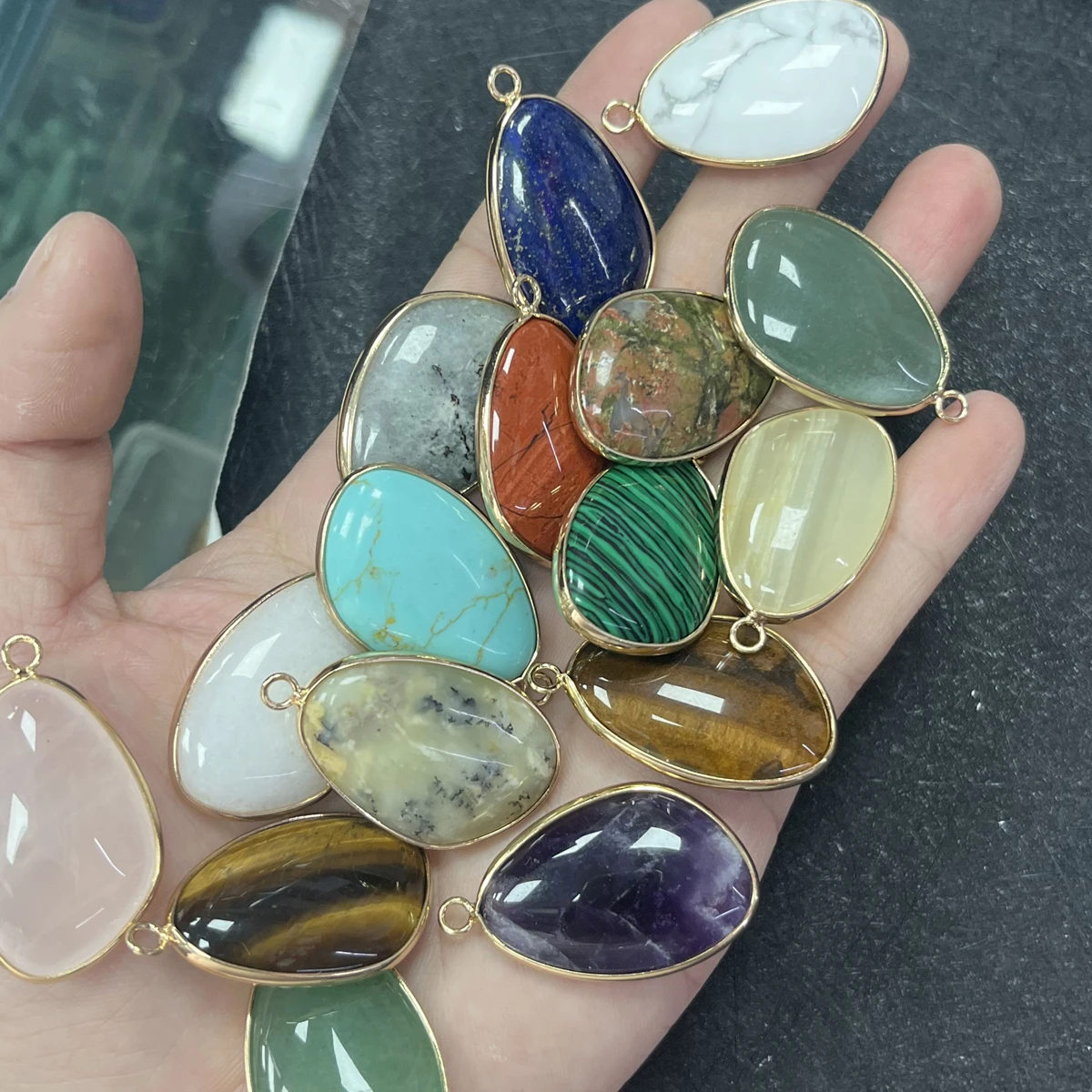 2 teile/satz 20x35mm Zufällige Farbe Naturstein Anhänger Unregelmäßige Form Charms für Schmuck Machen DIY Halskette Armband zubehör