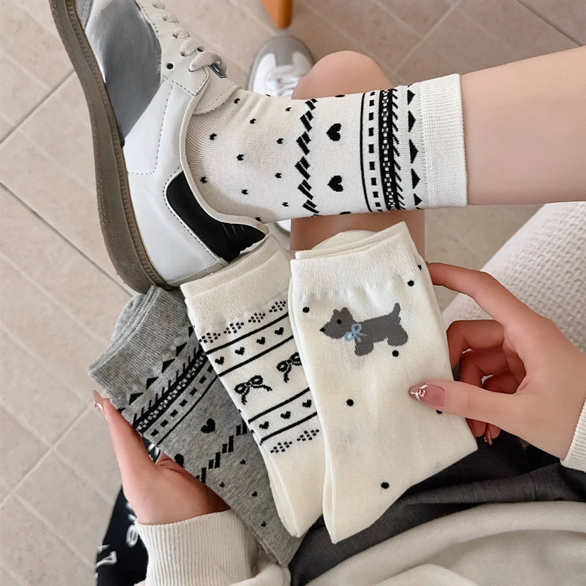 Frühling und Sommer Neue frauen Socken Polka Dot Welpen Vintage Fair Isle Liebe Koreanische Mid-kalb Dünne Baumwolle frauen Socken