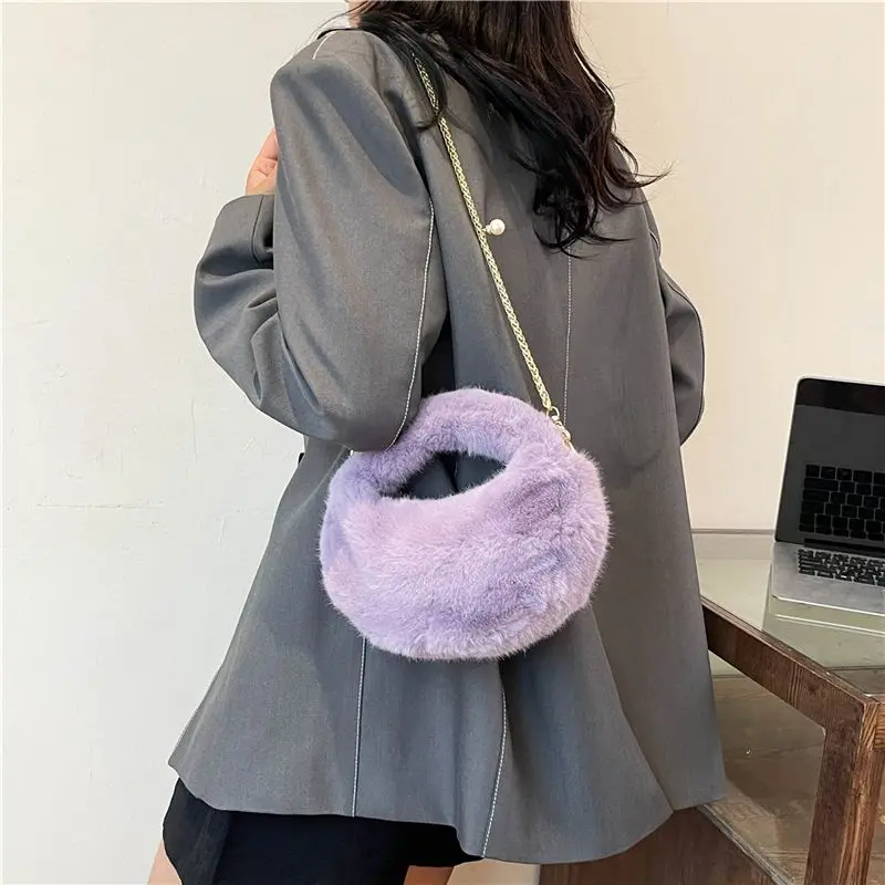 2024 new fashionable and versatile chain crossbody bag, niche design plush bag