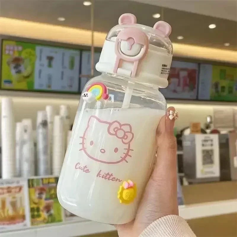 Taza de paja transparente Sanrio para niños, botella portátil Kawaii de dibujos animados, Hello Kitty, Pochacco Kuromi, lindo Anime, regalos para niños, 580ML