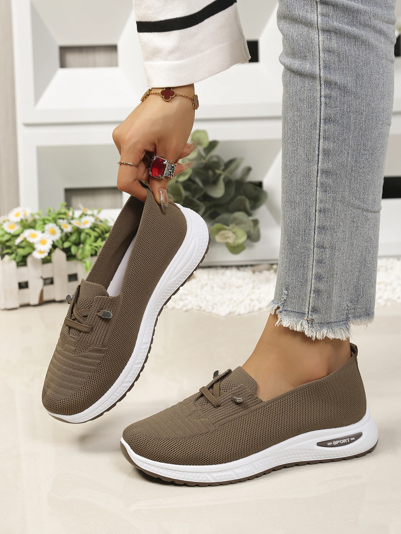Atmungsaktive Mesh-Slip-On-Freizeitsneaker für Damen, leichte Plateau-Wanderschuhe, bequeme Alltagsschuhe für Mütter, 4 Farben erhältlich – Detail 6